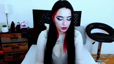 Snapshot of pollyflowers chatting on December 16, 2024, 3:19 am Polly online show from December 16, 2024, 3:19 am