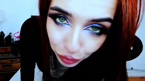 Snapshot of pollyflowers chatting on March 7, 2026, 3:47 am Polly online show from March 7, 2026, 3:47 am