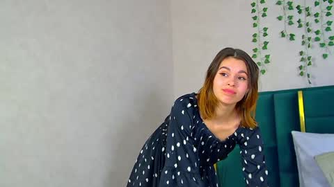 Polly online show from January 24, 2025, 11:45 pm