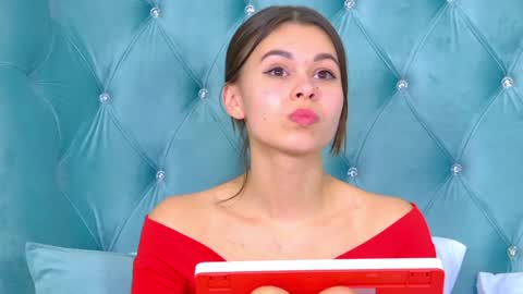 Polly online show from January 29, 2025, 2:19 am