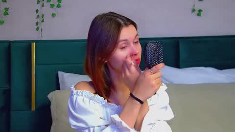 Polly online show from March 1, 2025, 6:32 pm