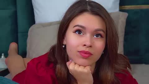 Polly online show from November 12, 2025, 7:09 am