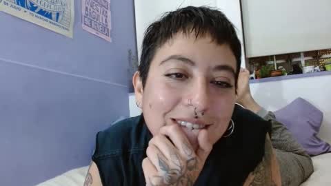 Snapshot of poly_mer chatting on January 1, 2025, 3:45 am Poly online show from January 1, 2025, 3:45 am