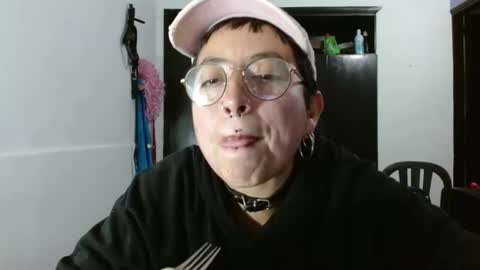 Snapshot of poly_mer chatting on January 17, 2025, 4:17 am Poly online show from January 17, 2025, 4:17 am