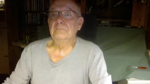 Snapshot of pomme1949 chatting on December 28, 2024, 5:14 pm pomme1949 online show from December 28, 2024, 5:14 pm