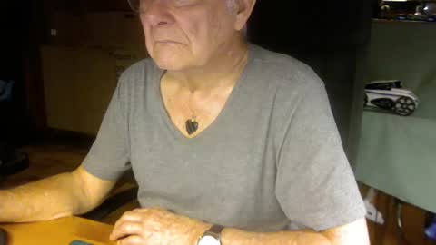 Snapshot of pomme1949 chatting on February 3, 2025, 10:58 am pomme1949 online show from February 3, 2025, 10:58 am