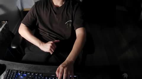 Snapshot of popit124 chatting on December 17, 2025, 11:33 pm cumguy125 online show from December 17, 2025, 11:33 pm