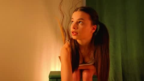 Snapshot of poppetbambi chatting on May 3, 2026, 9:37 am Olivia online show from May 3, 2026, 9:37 am