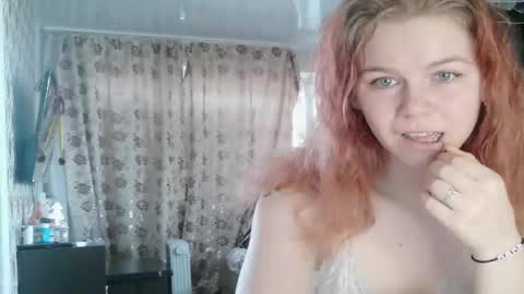 Snapshot of poppy_sunshine chatting on October 4, 2025, 9:51 am Poppy online show from October 4, 2025, 9:51 am