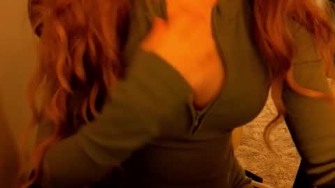 Snapshot of poppybloopy chatting on October 22, 2025, 6:18 pm April online show from October 22, 2025, 6:18 pm