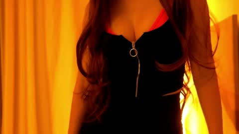 Snapshot of poppybloopy chatting on May 8, 2026, 6:35 pm April online show from May 8, 2026, 6:35 pm