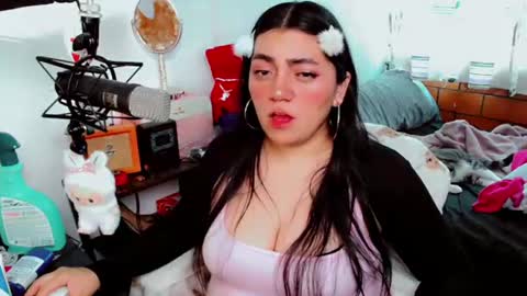 Poppy Kensington online show from August 4, 2026, 10:12 pm