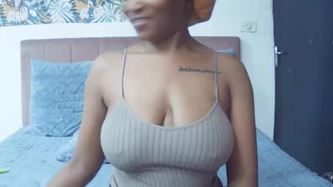 Snapshot of portableamber chatting on December 17, 2025, 11:49 am portableamber online show from December 17, 2025, 11:49 am