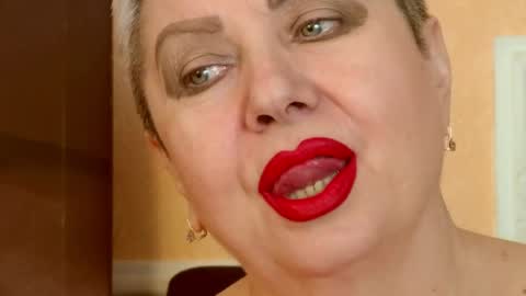 Snapshot of posh_lady chatting on May 12, 2026, 6:49 pm LADY POSH online show from May 12, 2026, 6:49 pm