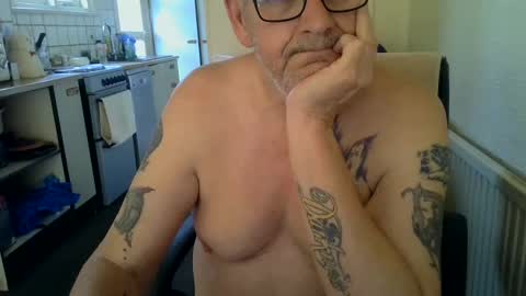 Snapshot of poshman65 chatting on July 19, 2026, 9:02 am poshman65 online show from July 19, 2026, 9:02 am