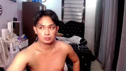 Snapshot of posiedon_cums chatting on June 26, 2026, 5:06 pm VEeeAsian online show from June 26, 2026, 5:06 pm
