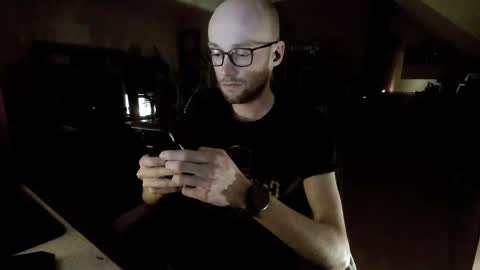 Snapshot of poutoublou002 chatting on March 16, 2026, 9:30 pm Blou online show from March 16, 2026, 9:30 pm