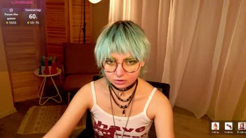 Snapshot of powderofgun chatting on May 5, 2026, 8:39 pm powderofgun online show from May 5, 2026, 8:39 pm