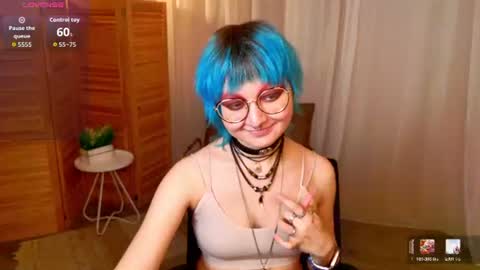 Snapshot of powderofgun chatting on June 17, 2026, 8:21 pm powderofgun online show from June 17, 2026, 8:21 pm