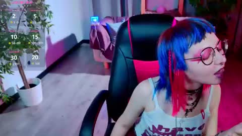 Snapshot of powderofgun chatting on June 30, 2026, 8:32 pm powderofgun online show from June 30, 2026, 8:32 pm