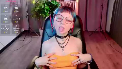 Snapshot of powderofgun chatting on July 15, 2026, 8:14 pm powderofgun online show from July 15, 2026, 8:14 pm