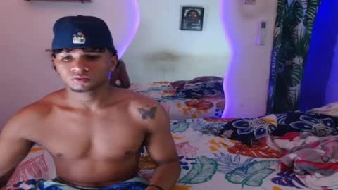 Snapshot of power_hot18 chatting on October 19, 2025, 4:57 am ALEX Y ALEXA online show from October 19, 2025, 4:57 am