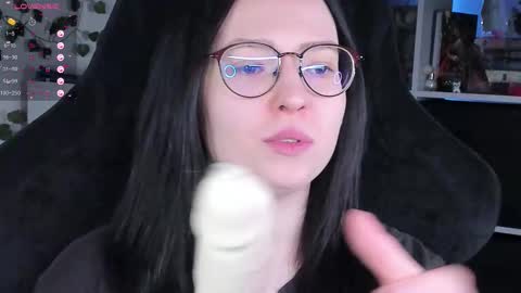 Robyn online show from November 10, 2025, 4:39 pm