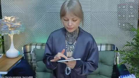 Lola online show from May 1, 2026, 4:50 am