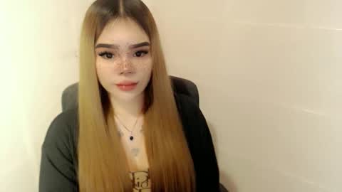 MAXXINE online show from April 27, 2026, 7:17 am