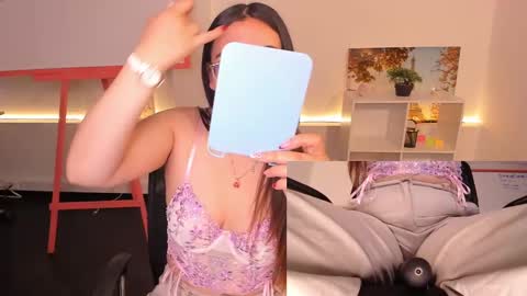 Snapshot of press_anykey chatting on November 7, 2025, 11:43 am Camila online show from November 7, 2025, 11:43 am