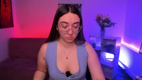 Snapshot of press_anykey chatting on June 8, 2026, 12:05 pm Camila online show from June 8, 2026, 12:05 pm