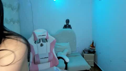 Snapshot of pretti_scarlett chatting on October 21, 2025, 11:44 am pretti scarlett online show from October 21, 2025, 11:44 am