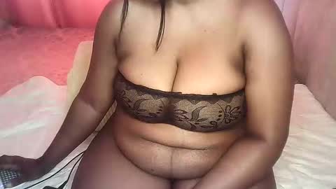 Snapshot of pretty_bums chatting on November 13, 2025, 10:47 am chichi online show from November 13, 2025, 10:47 am
