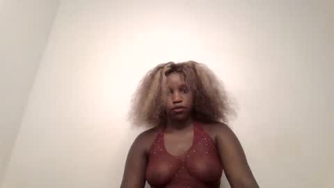 pretty_curvy99 online show from May 27, 2026, 8:11 am