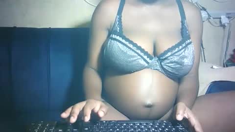 pretty_milan online show from March 9, 2026, 6:50 am