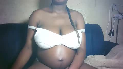 pretty_milan online show from March 10, 2026, 8:25 pm