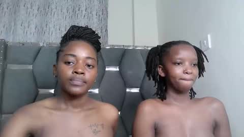 Snapshot of pretty_petite18 chatting on March 25, 2026, 12:22 pm lynn online show from March 25, 2026, 12:22 pm