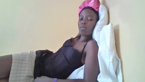 pretty_petite_ebony online show from March 3, 2025, 1:20 pm