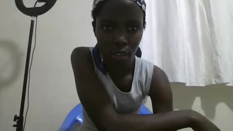 pretty_petite_ebony online show from November 1, 2025, 5:37 pm