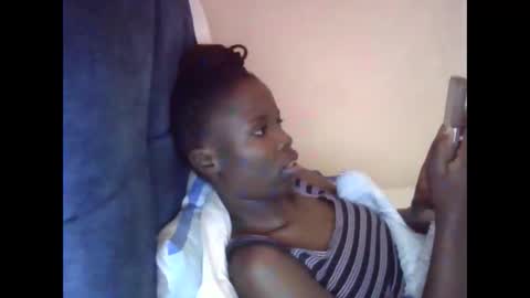pretty_petite_ebony online show from April 28, 2026, 2:33 pm