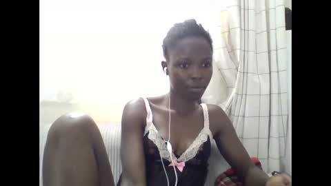 pretty_petite_ebony online show from June 7, 2026, 2:21 pm