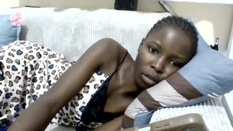 pretty_petite_ebony online show from June 26, 2026, 9:41 pm
