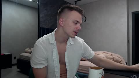 Snapshot of pretty_sweety chatting on October 20, 2025, 5:35 pm Justin online show from October 20, 2025, 5:35 pm