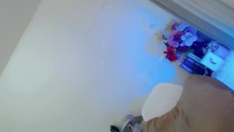 prettybadbitch28 online show from June 7, 2026, 1:37 pm