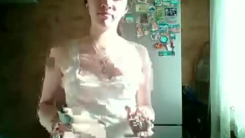Snapshot of prettybella_7 chatting on July 10, 2026, 3:22 am Bella online show from July 10, 2026, 3:22 am