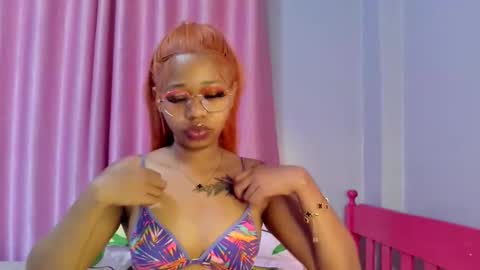 Snapshot of prettybigclit_ebony chatting on November 19, 2025, 8:14 am prettybigclit_ebony online show from November 19, 2025, 8:14 am