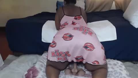Snapshot of prettyblack25 chatting on May 19, 2026, 7:04 am Cindy online show from May 19, 2026, 7:04 am
