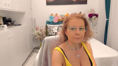 Snapshot of prettyblackeyes chatting on March 5, 2025, 7:05 am wilma online show from March 5, 2025, 7:05 am