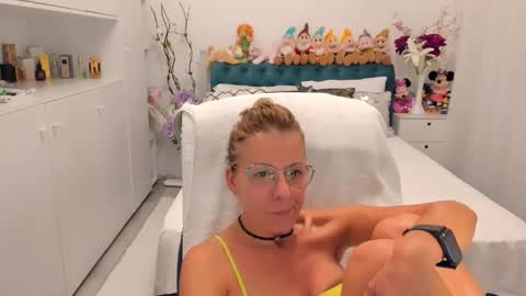 Snapshot of prettyblackeyes chatting on September 15, 2025, 10:32 pm wilma online show from September 15, 2025, 10:32 pm