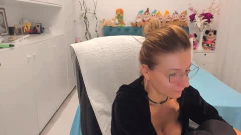 Snapshot of prettyblackeyes chatting on September 27, 2025, 6:18 am wilma online show from September 27, 2025, 6:18 am